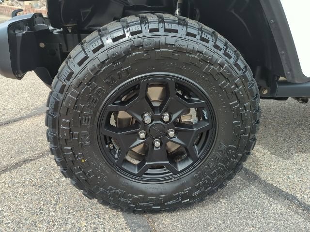 Used 2021 Jeep Gladiator Sport AWD/4WD image 23