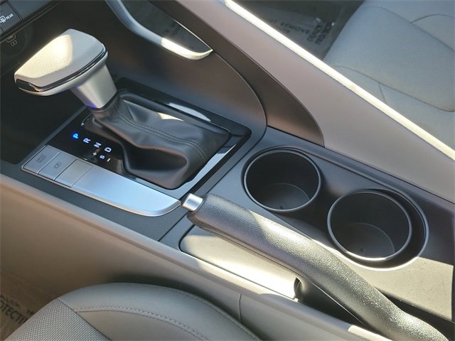 Used 2025 Hyundai Elantra SE image 13