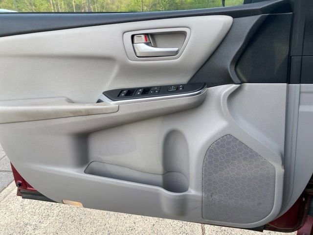 Used 2016 Toyota Camry SE image 19