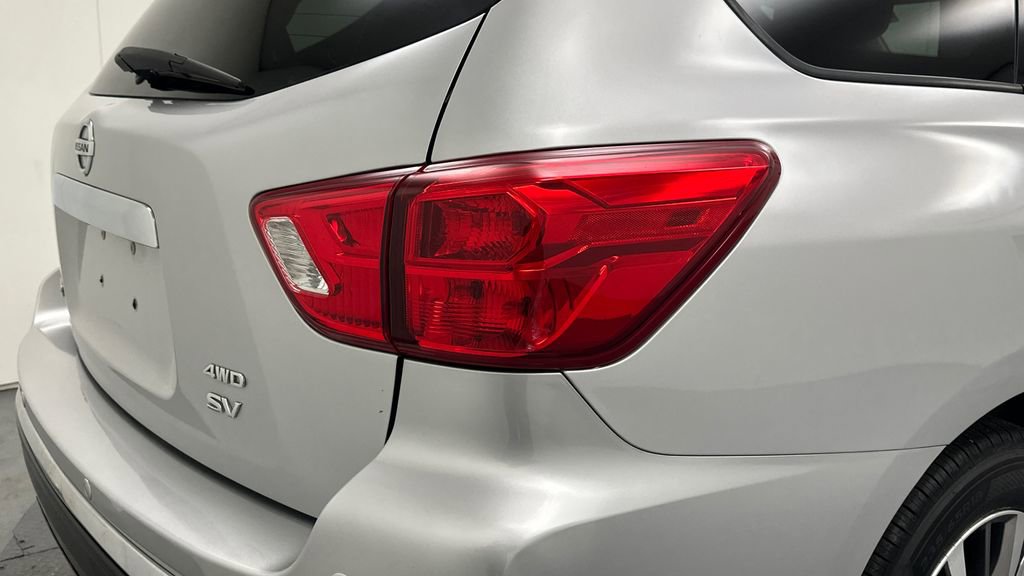 Used 2019 Nissan Pathfinder SV w/ SV Tech Package AWD/4WD image 22