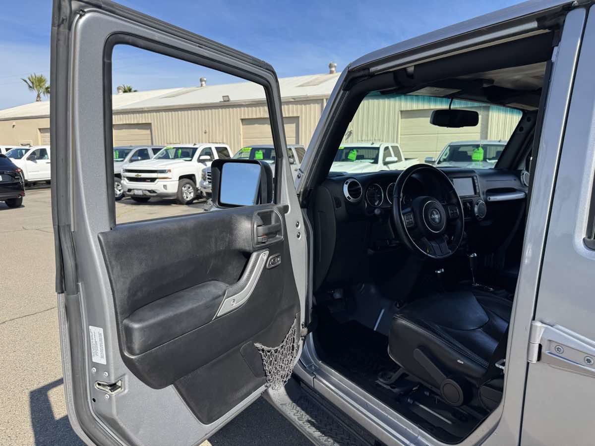 Used 2016 Jeep Wrangler Unlimited Sahara w/ Connectivity Group image 21