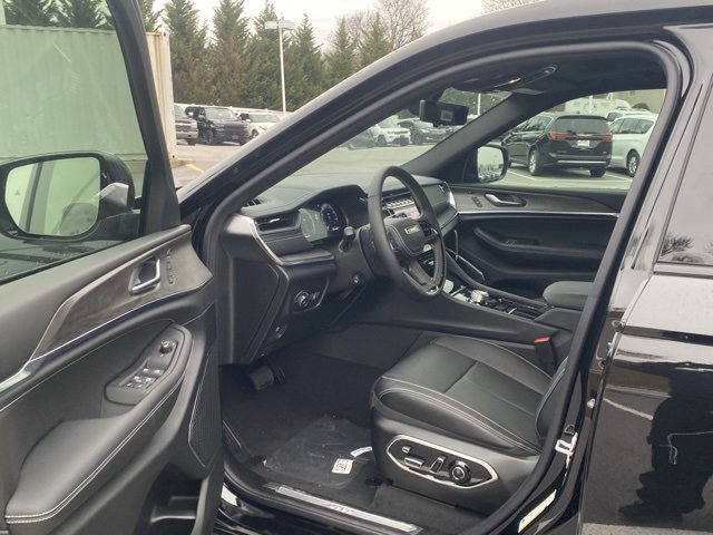 New 2025 Jeep Grand Cherokee L Overland w/ Advanced Protech Group III image 15