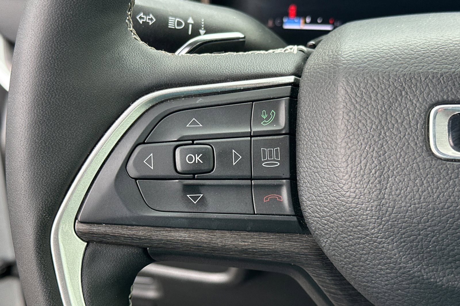 Used 2023 Jeep Grand Cherokee L Limited w/ Trailer Tow Group (B) image 36