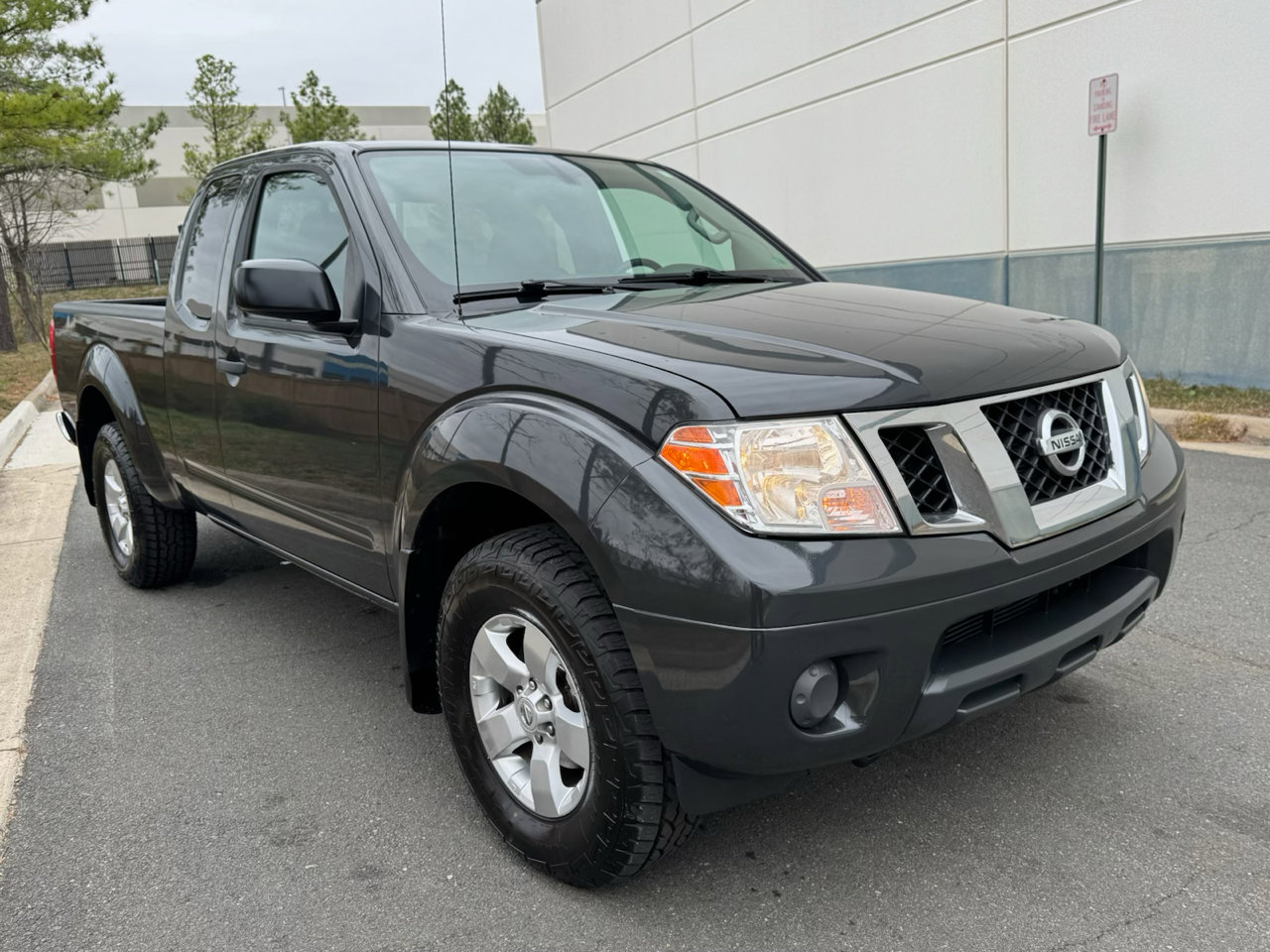 Used 2012 Nissan Frontier SV image 11