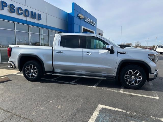 Used 2022 GMC Sierra 1500 SLT w/ SLT Convenience Package AWD/4WD image 7