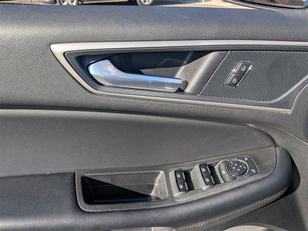 Used 2024 Ford Edge SEL image 11