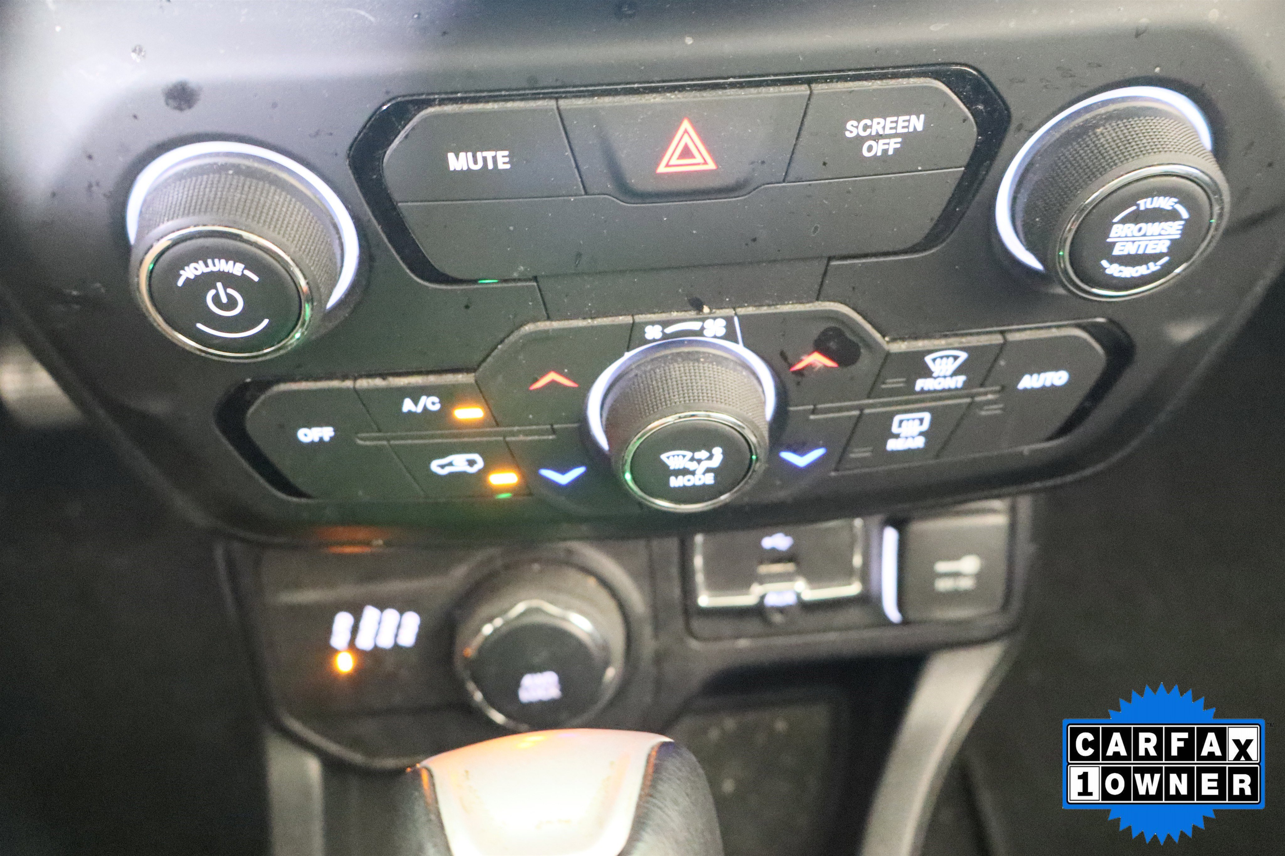 Used 2019 Jeep Renegade Limited w/ UConnect 8.4 Nav Group AWD/4WD image 25
