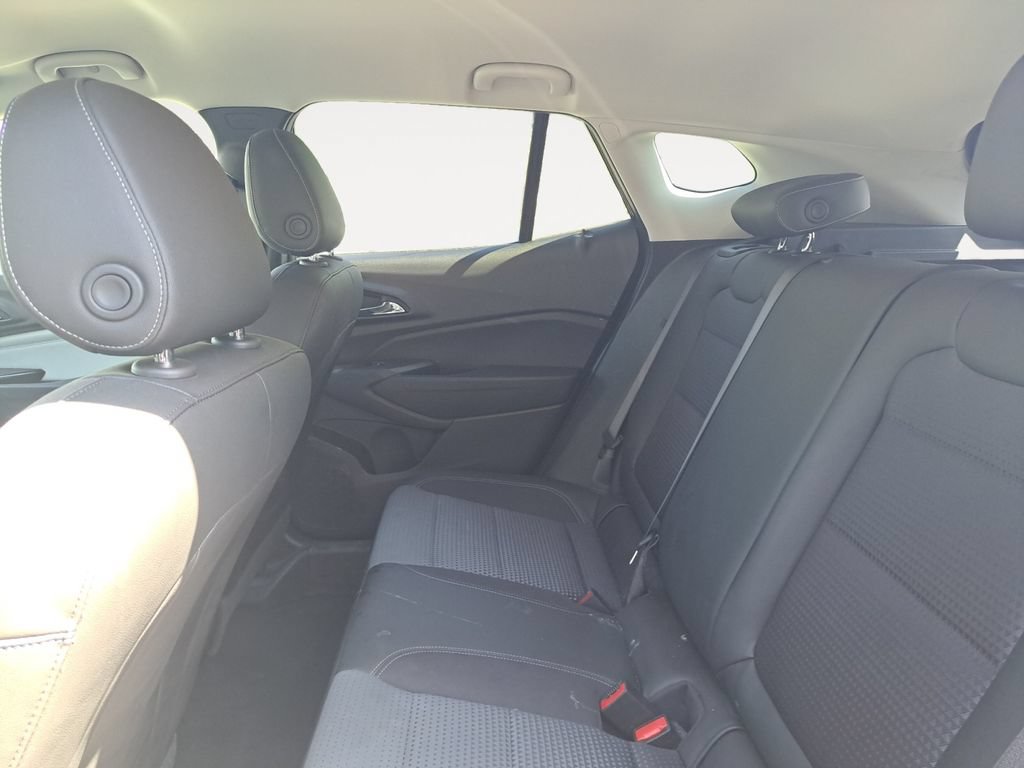 Used 2025 Chevrolet Trax LT w/ LT Convenience Package FWD image 14