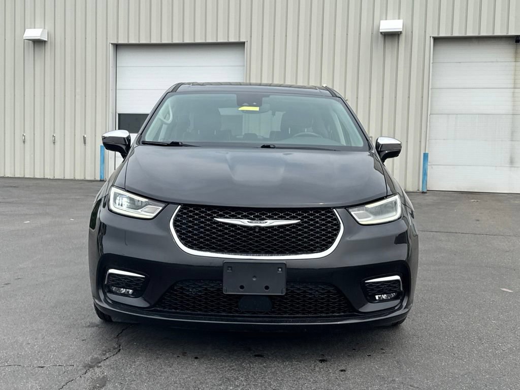 Used 2022 Chrysler Pacifica Limited FWD image 2
