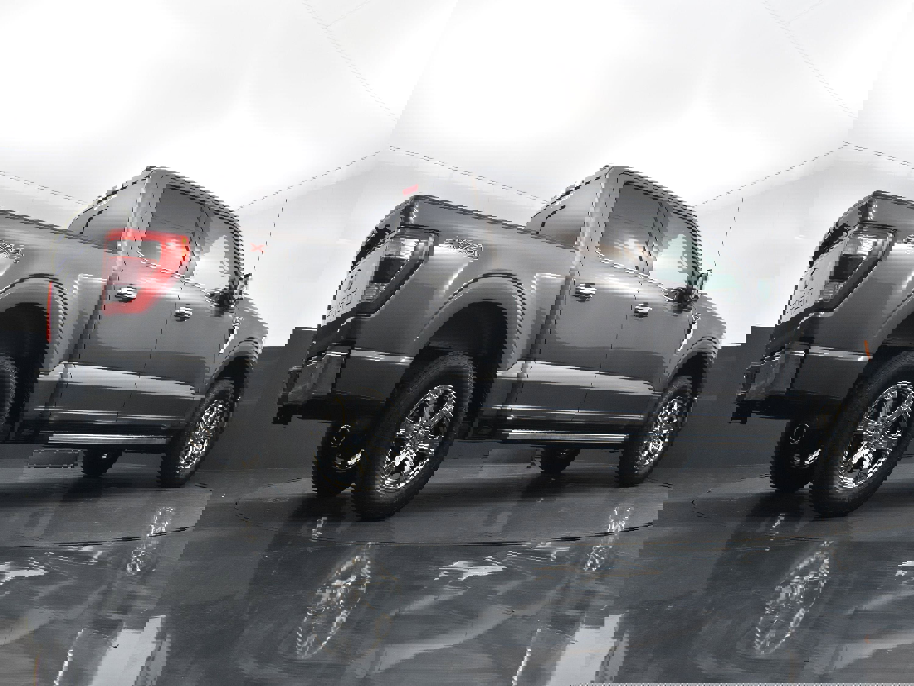 Used 2023 Ford F150 Lariat image 40