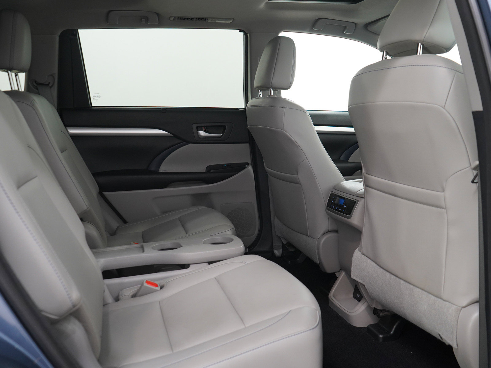 Used 2016 Toyota Highlander XLE AWD/4WD image 14