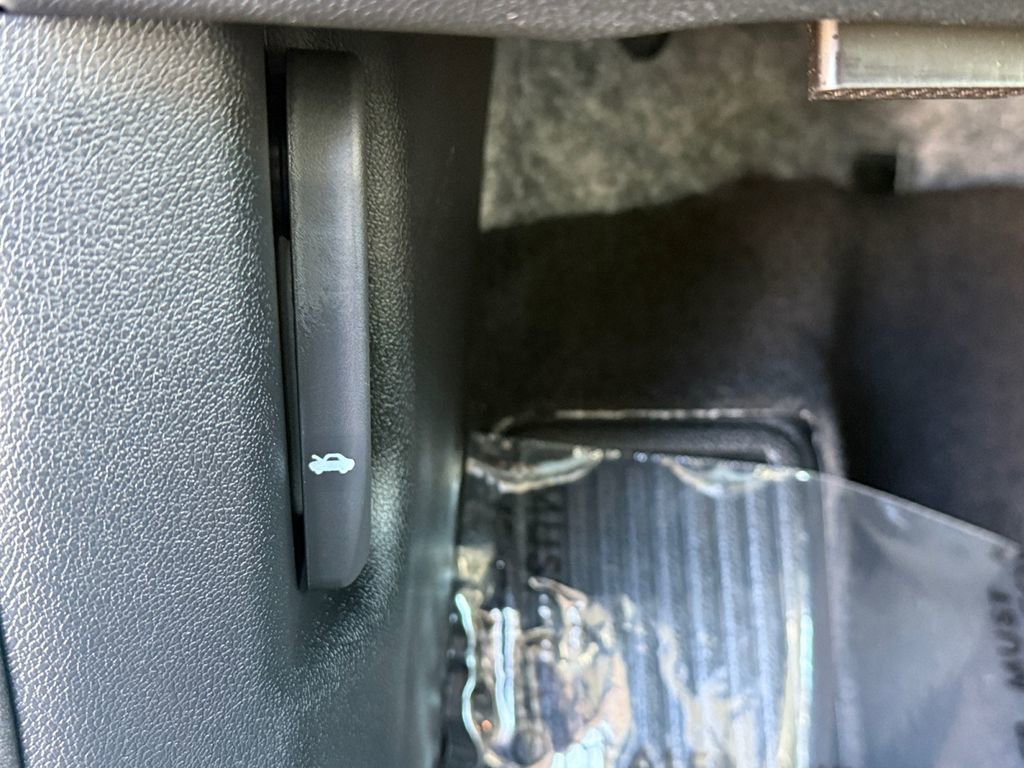 Certified 2025 Kia Sorento S image 10