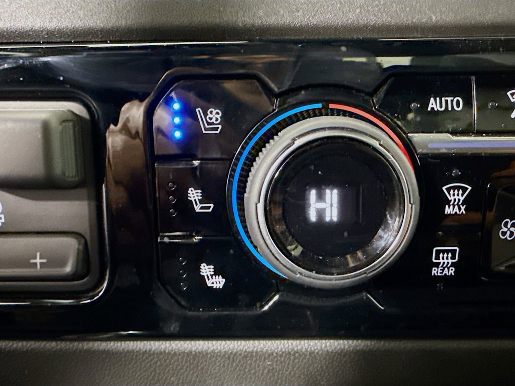 Used 2024 Chevrolet Silverado 2500 ZR2 w/ Technology Package image 23