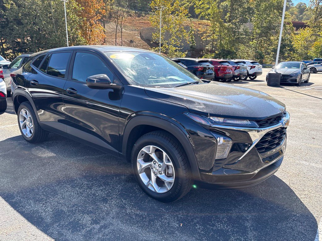 Certified 2024 Chevrolet Trax LS w/ LS Convenience Package FWD image 8