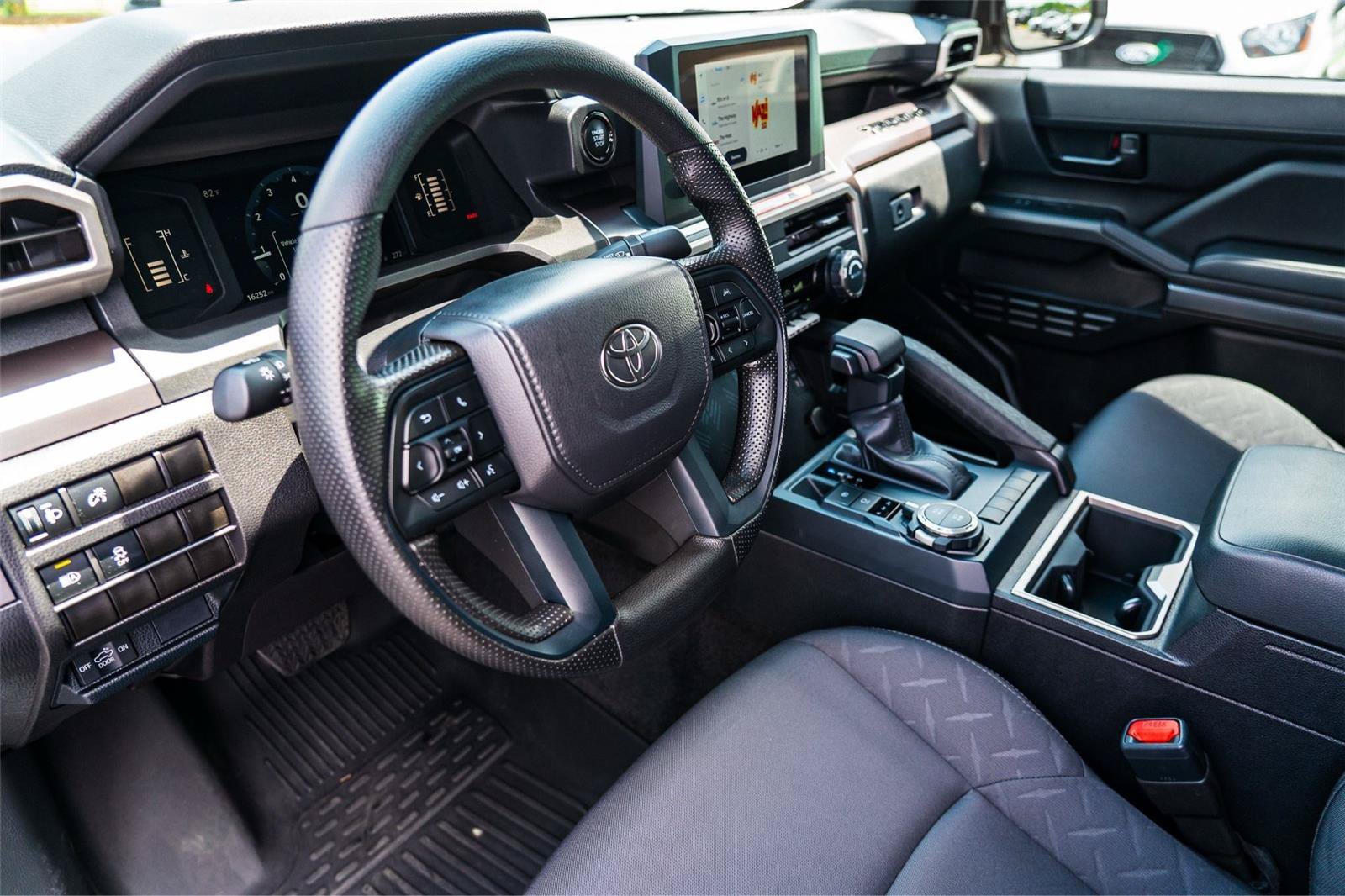 Used 2025 Toyota Tacoma SR5 AWD/4WD image 10