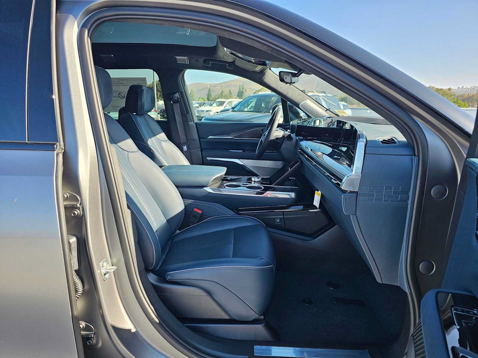 New 2026 Cadillac Escalade IQL Sport 2 w/ LPO, ONYX Package AWD/4WD image 10