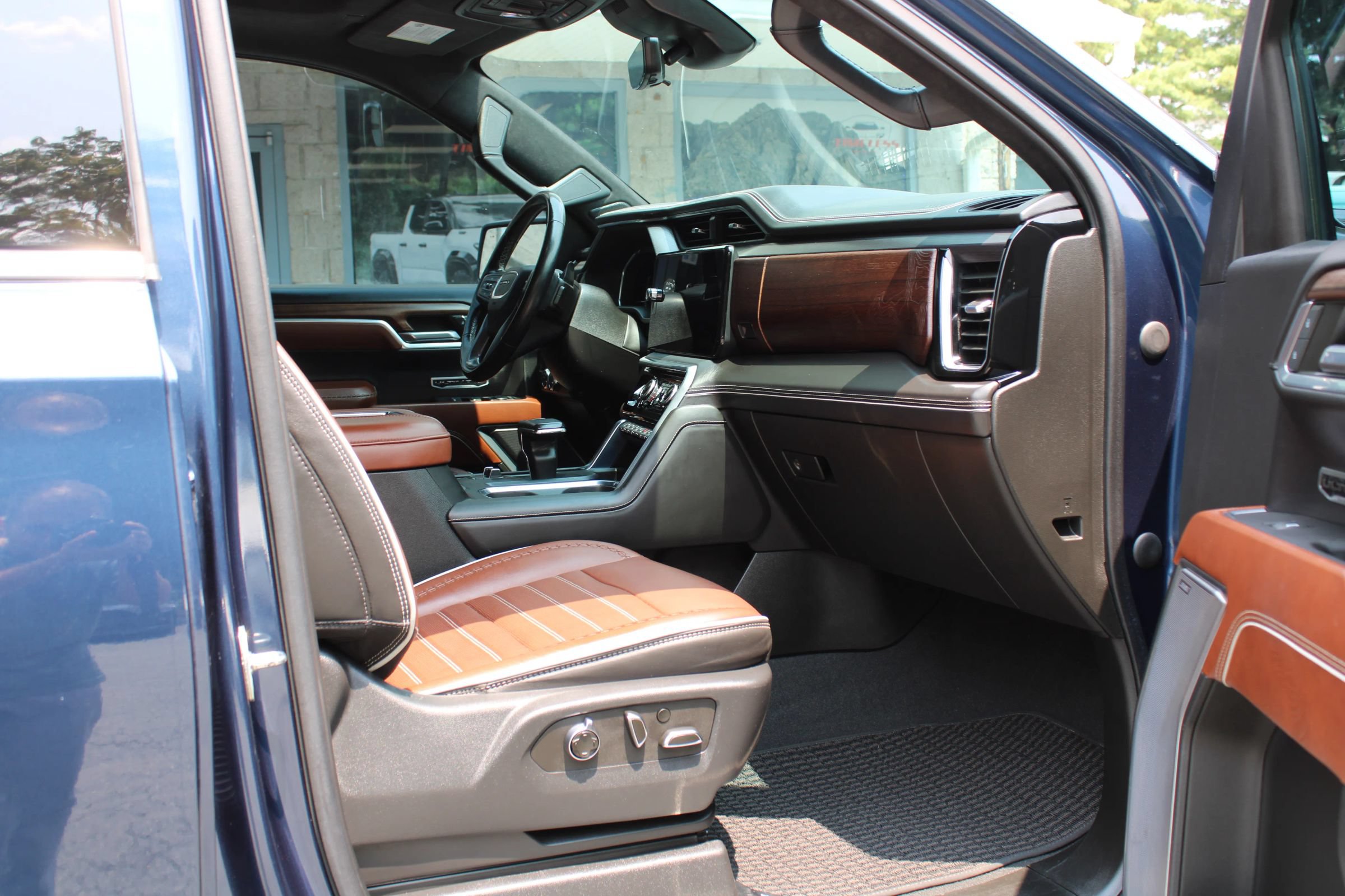 Used 2022 GMC Sierra 1500 Denali Ultimate AWD/4WD image 8