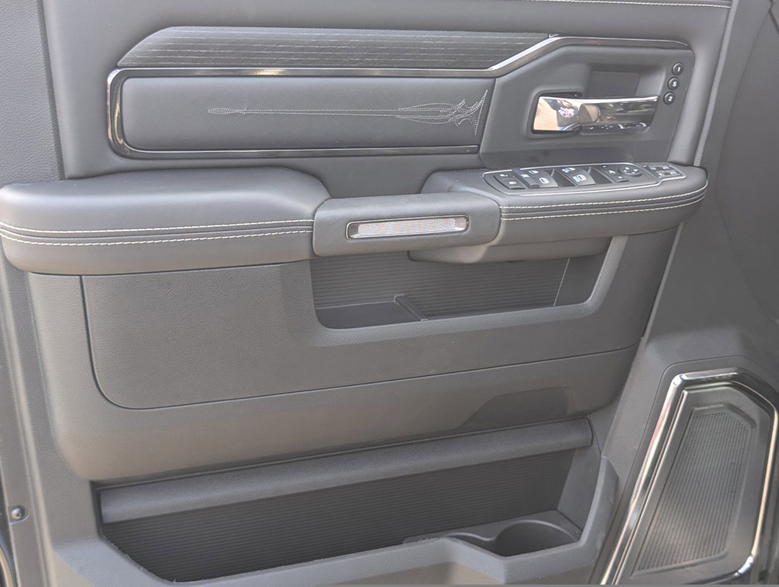 New 2024 RAM 2500 Limited image 11