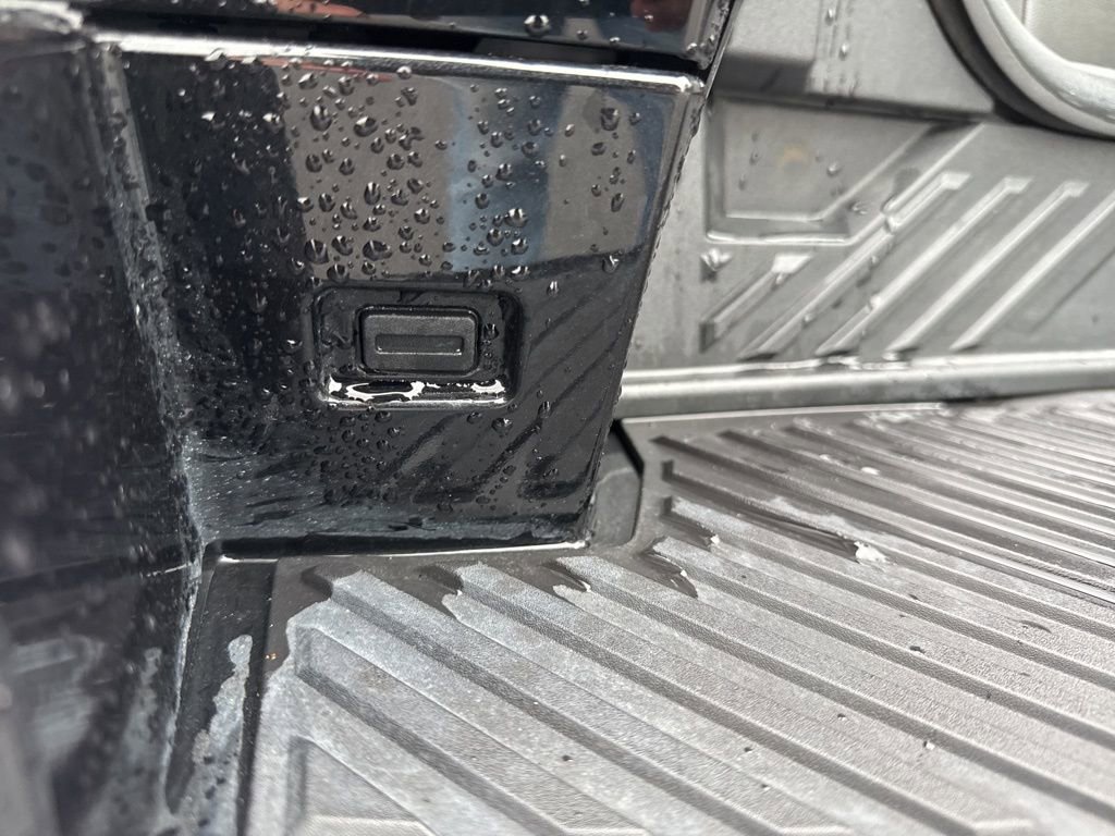 Used 2024 GMC Hummer EV 3X w/ LPO, Illumination Package image 33