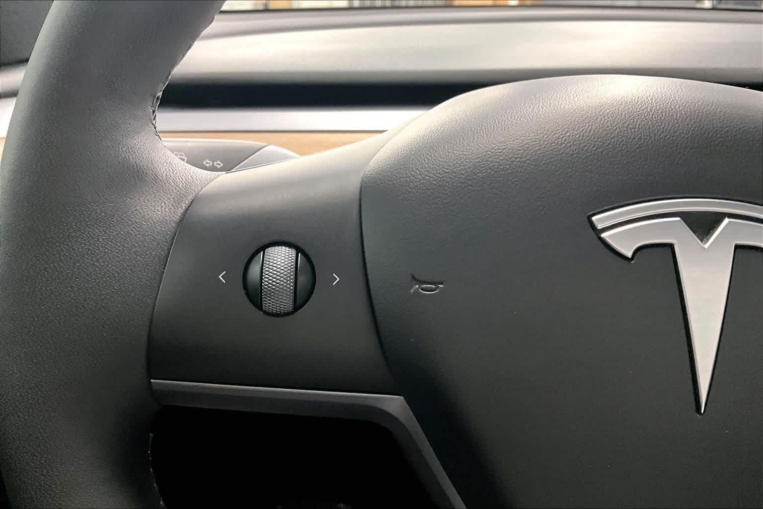 Used 2023 Tesla Model Y Long Range AWD/4WD image 23