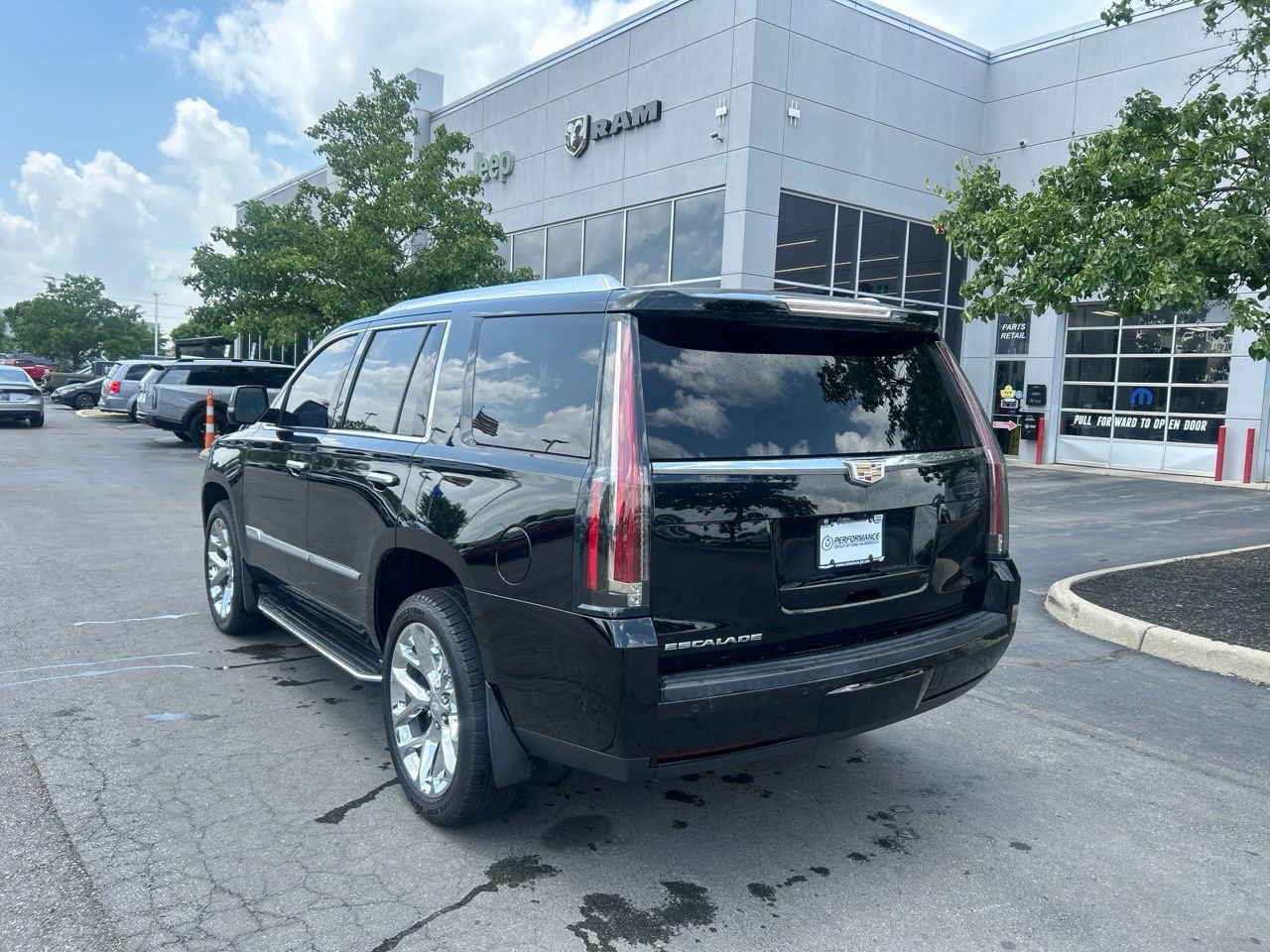 Used 2020 Cadillac Escalade Luxury AWD/4WD image 5