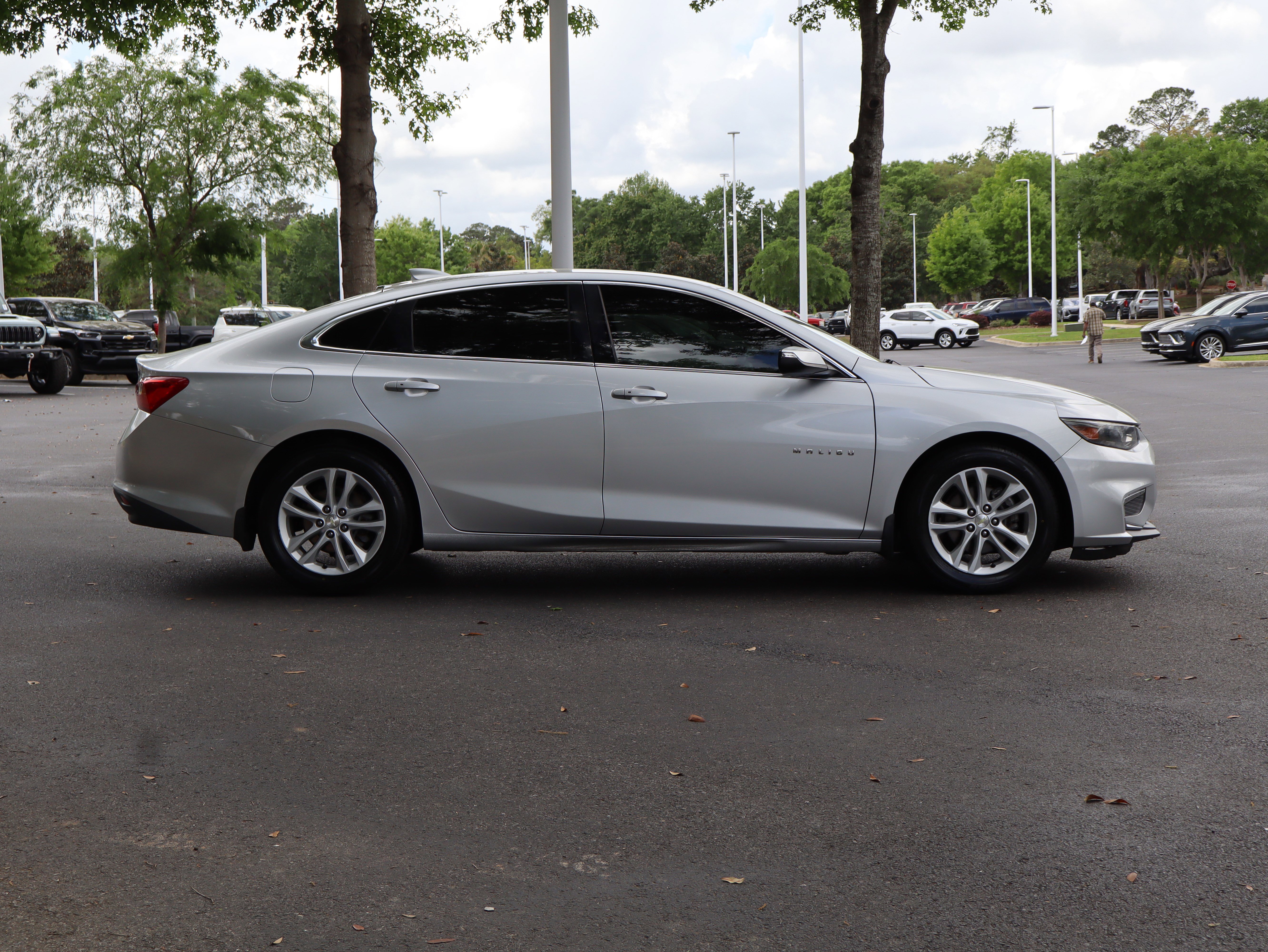 Used 2016 Chevrolet Malibu LT image 19