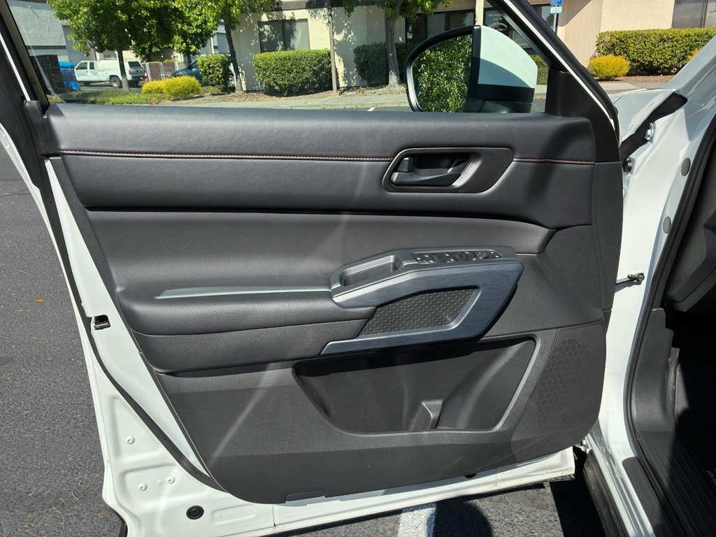 Used 2025 Nissan Pathfinder Rock Creek AWD/4WD image 20
