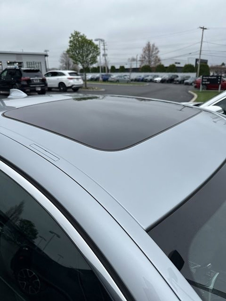 Used 2019 BMW 530e xDrive w/ Convenience Package image 3