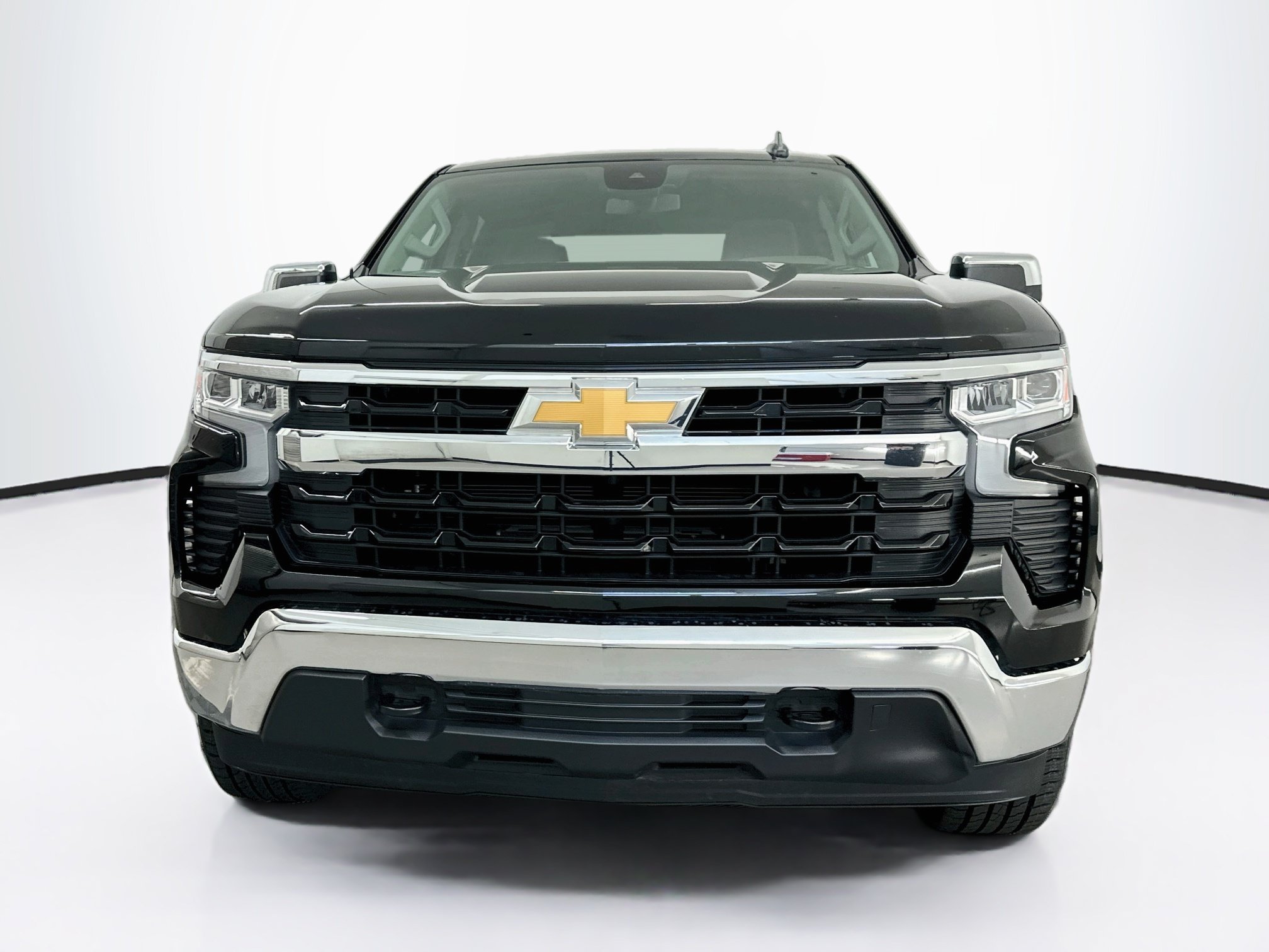 Used 2024 Chevrolet Silverado 1500 LT AWD/4WD image 2