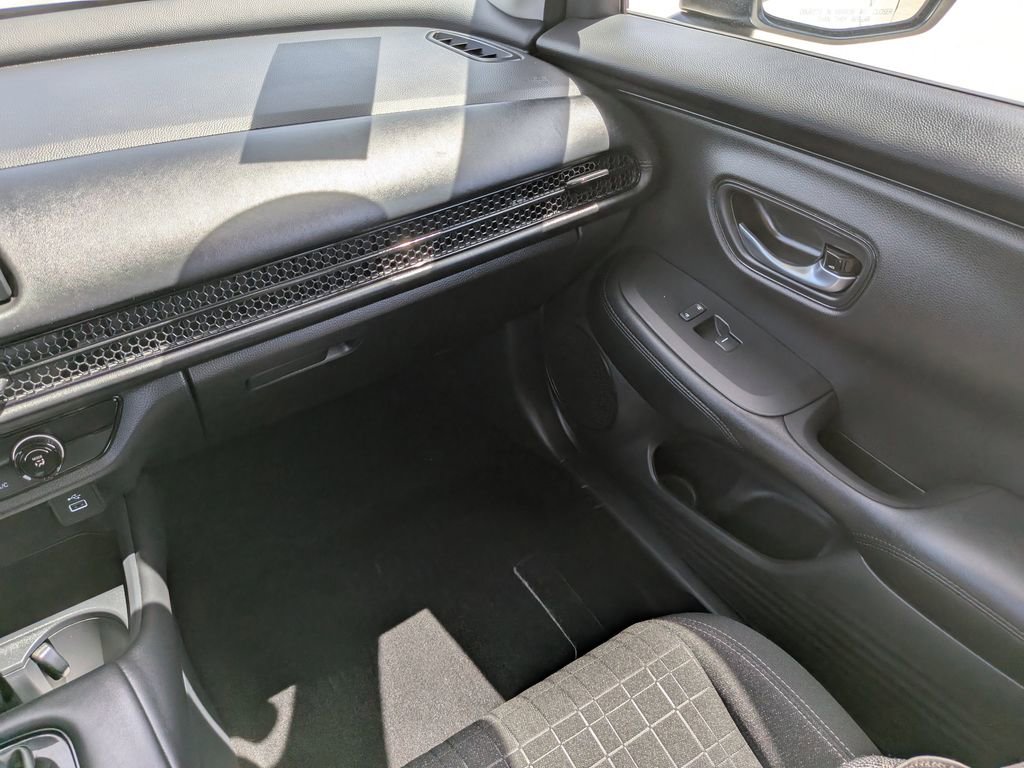 Used 2025 Honda HR-V LX image 17