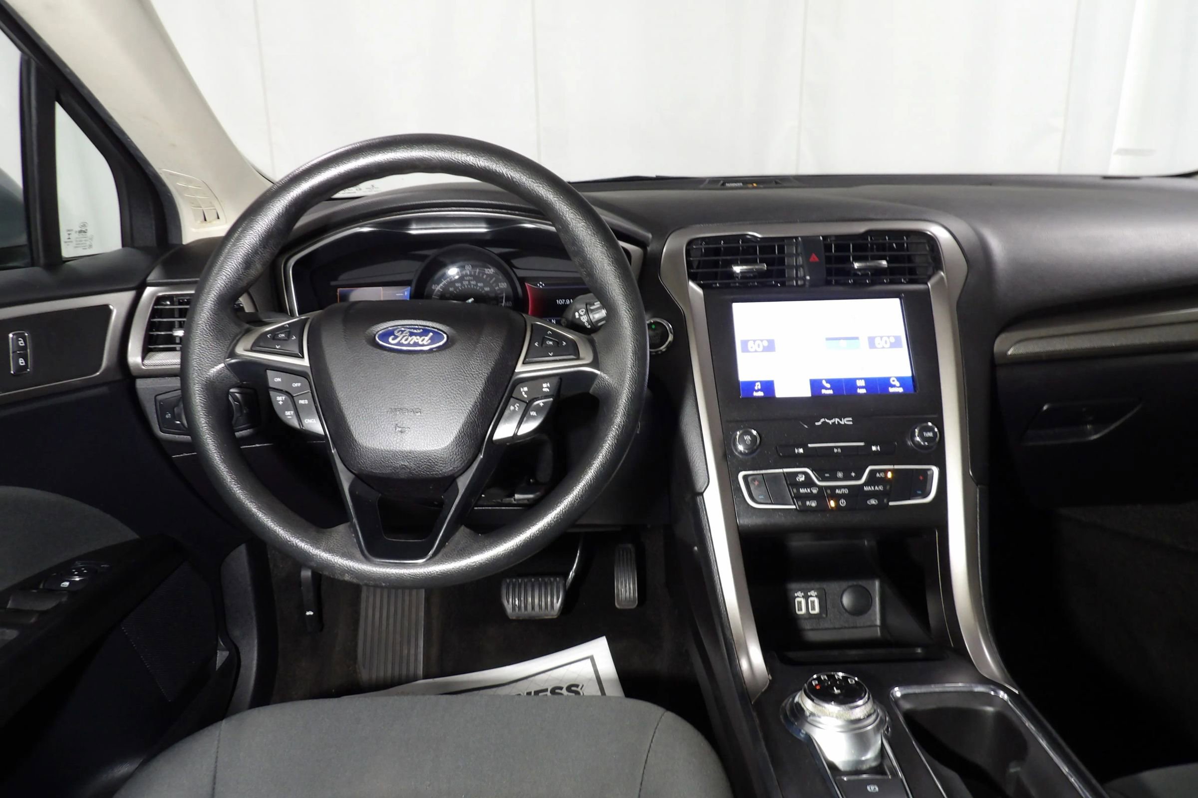 Used 2020 Ford Fusion SE image 13