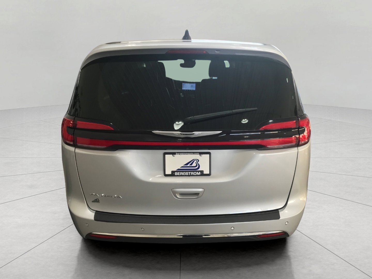 Used 2024 Chrysler Pacifica Touring-L image 33