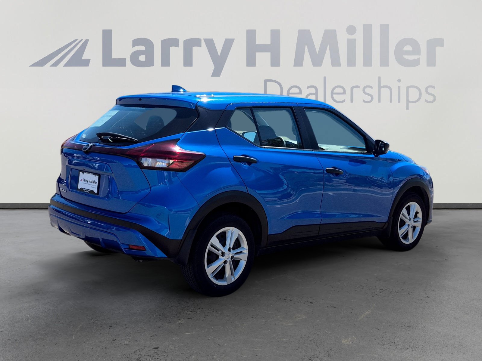 Used 2024 Nissan Kicks S w/ Interior Electronics Package FWD image 5