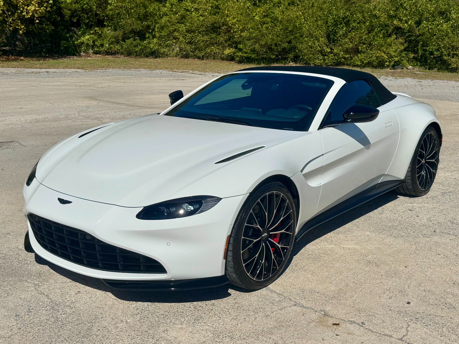 Used 2023 Aston Martin V8 Vantage Roadster RWD image 10
