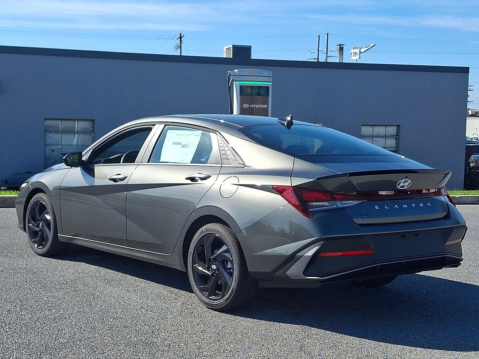 New 2026 Hyundai Elantra SEL Sport FWD image 4