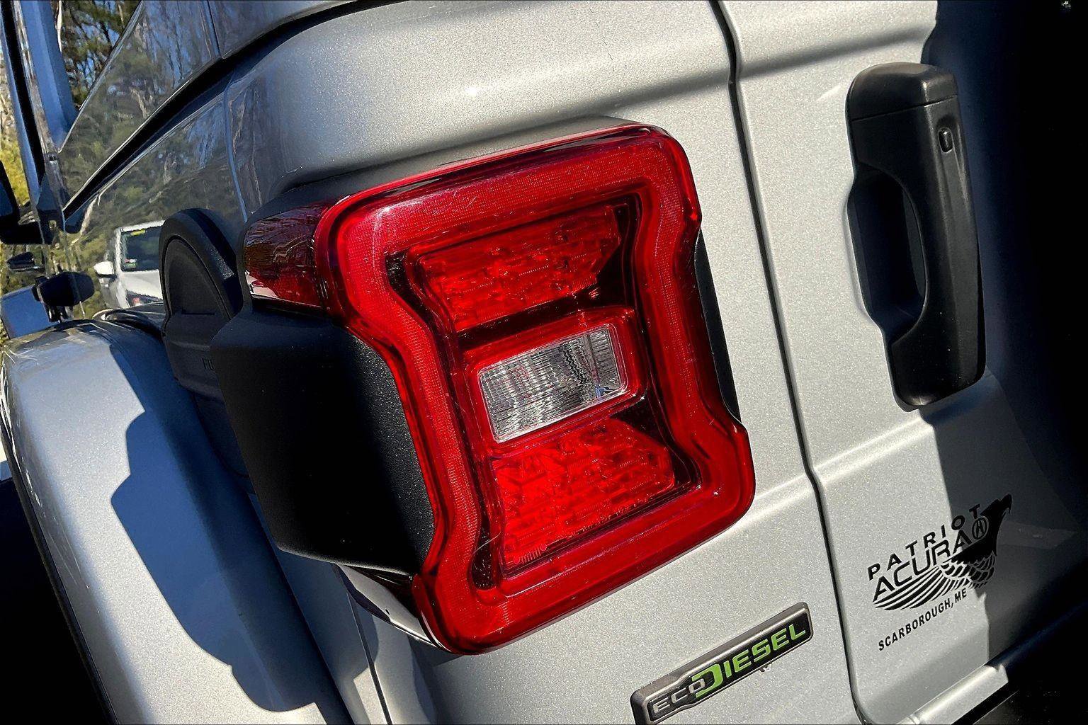 Used 2022 Jeep Wrangler Unlimited Rubicon w/ Steel Bumper Group image 32