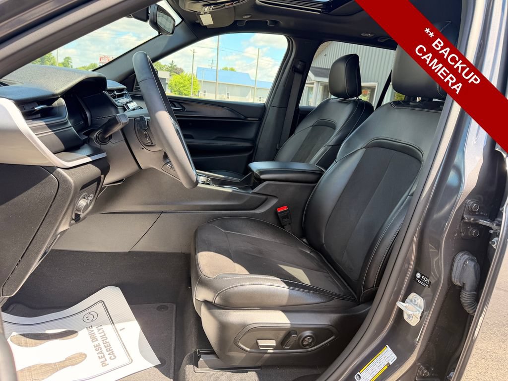 Used 2024 Jeep Grand Cherokee Altitude AWD/4WD image 12