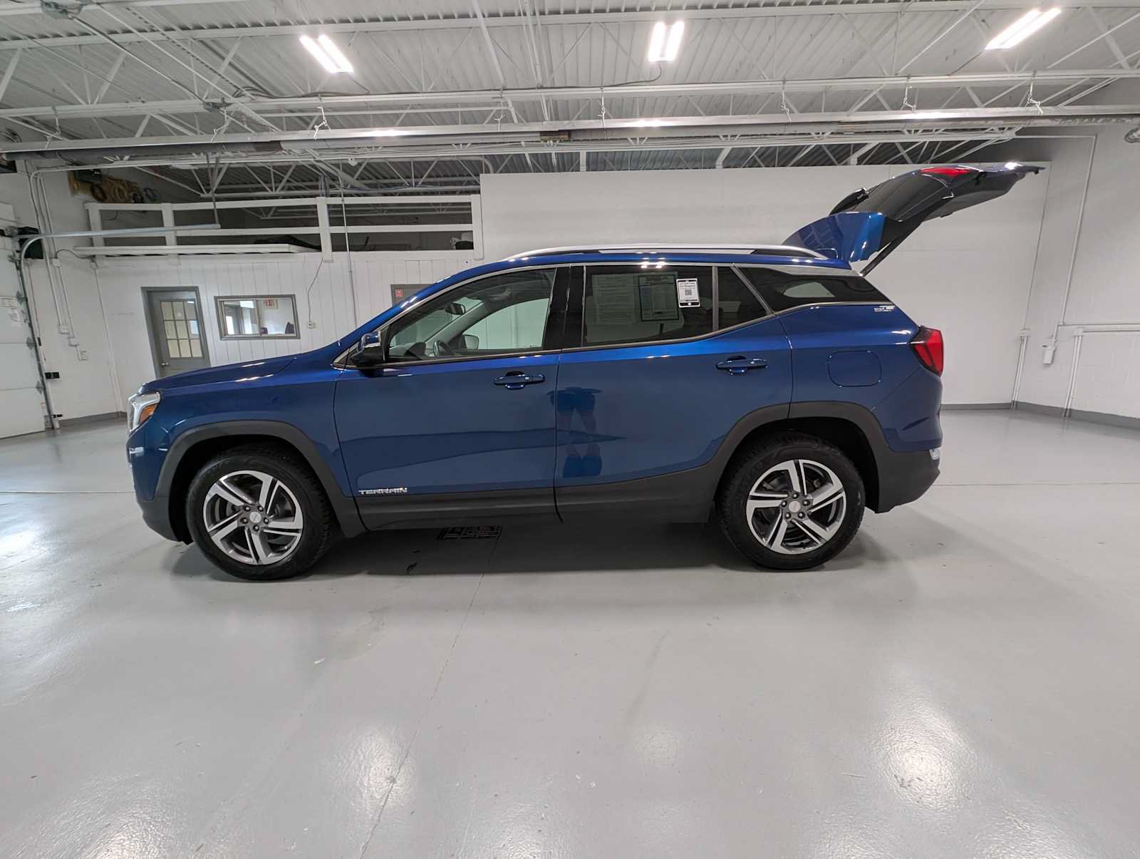 Used 2020 GMC Terrain SLT w/ Preferred Package AWD/4WD image 12