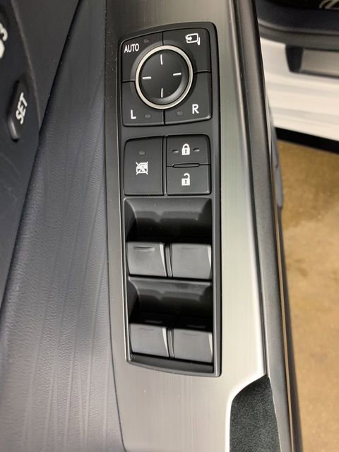 Used 2025 Lexus IS 500 w/ F-Sport Performance image 17