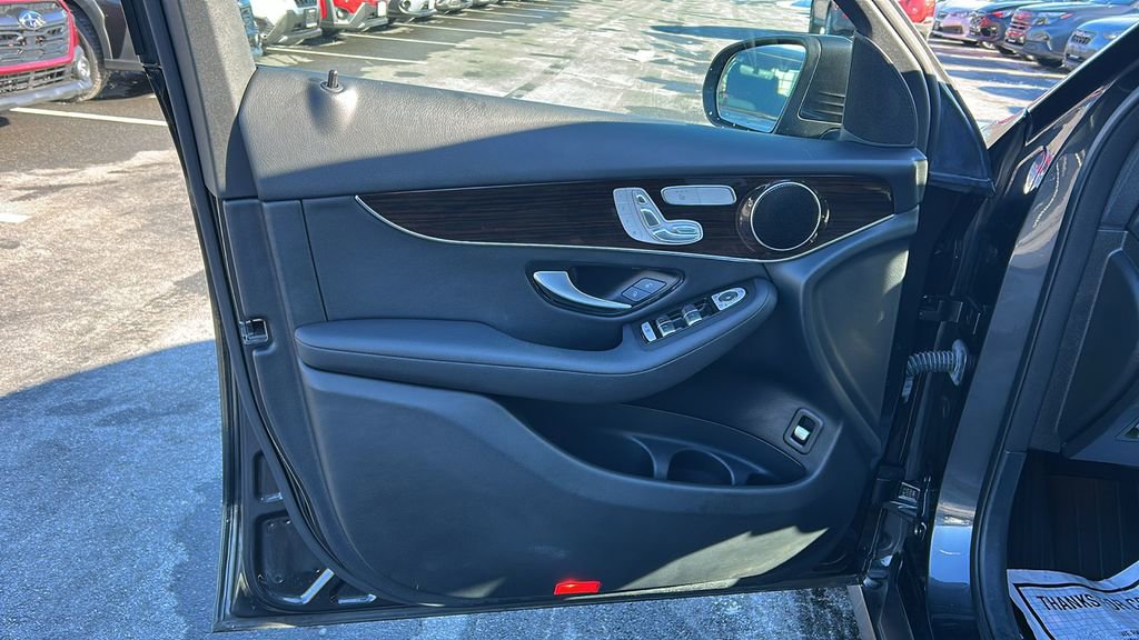 Used 2020 Mercedes-Benz GLC 300 4MATIC image 10