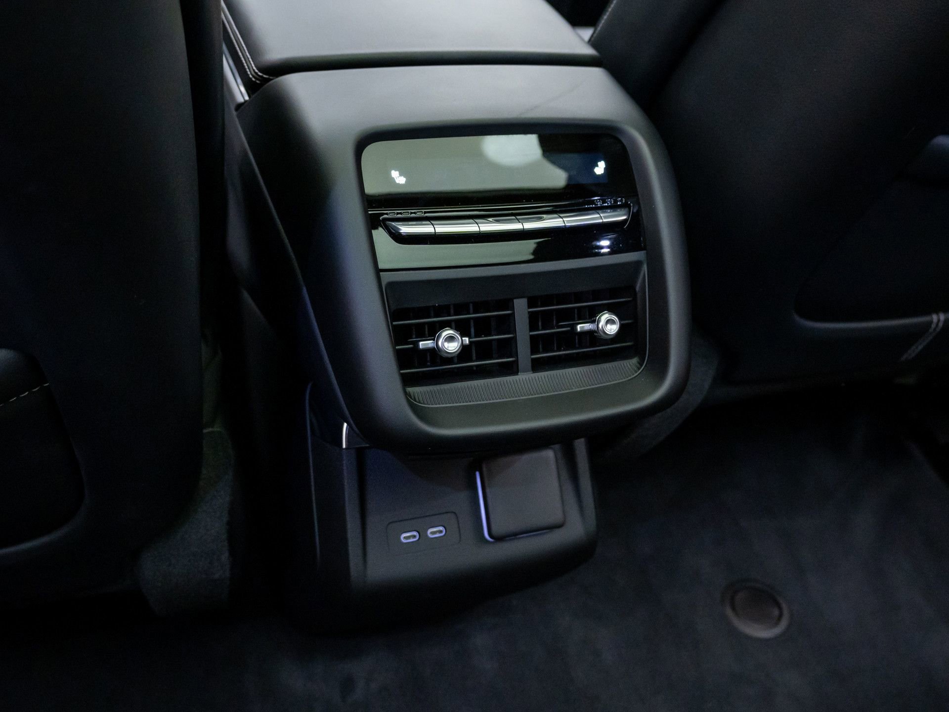 Certified 2025 Cadillac Lyriq Luxury w/ LPO, Floor Liner Package AWD/4WD image 25