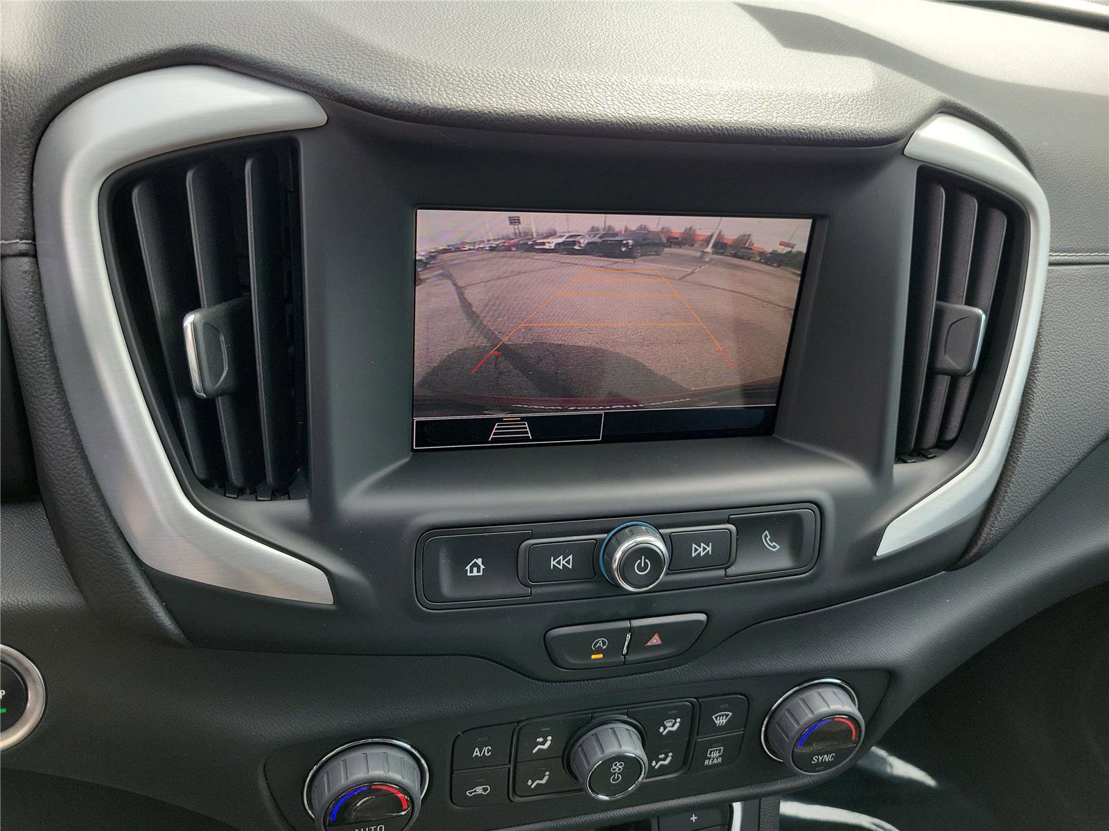 Used 2023 GMC Terrain SLE w/ Driver Convenience Package image 29