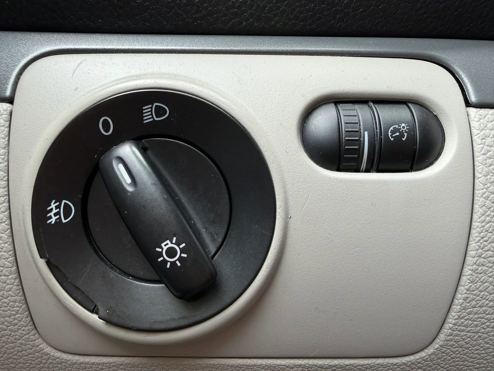 Used 2009 Volkswagen Eos Komfort FWD image 23