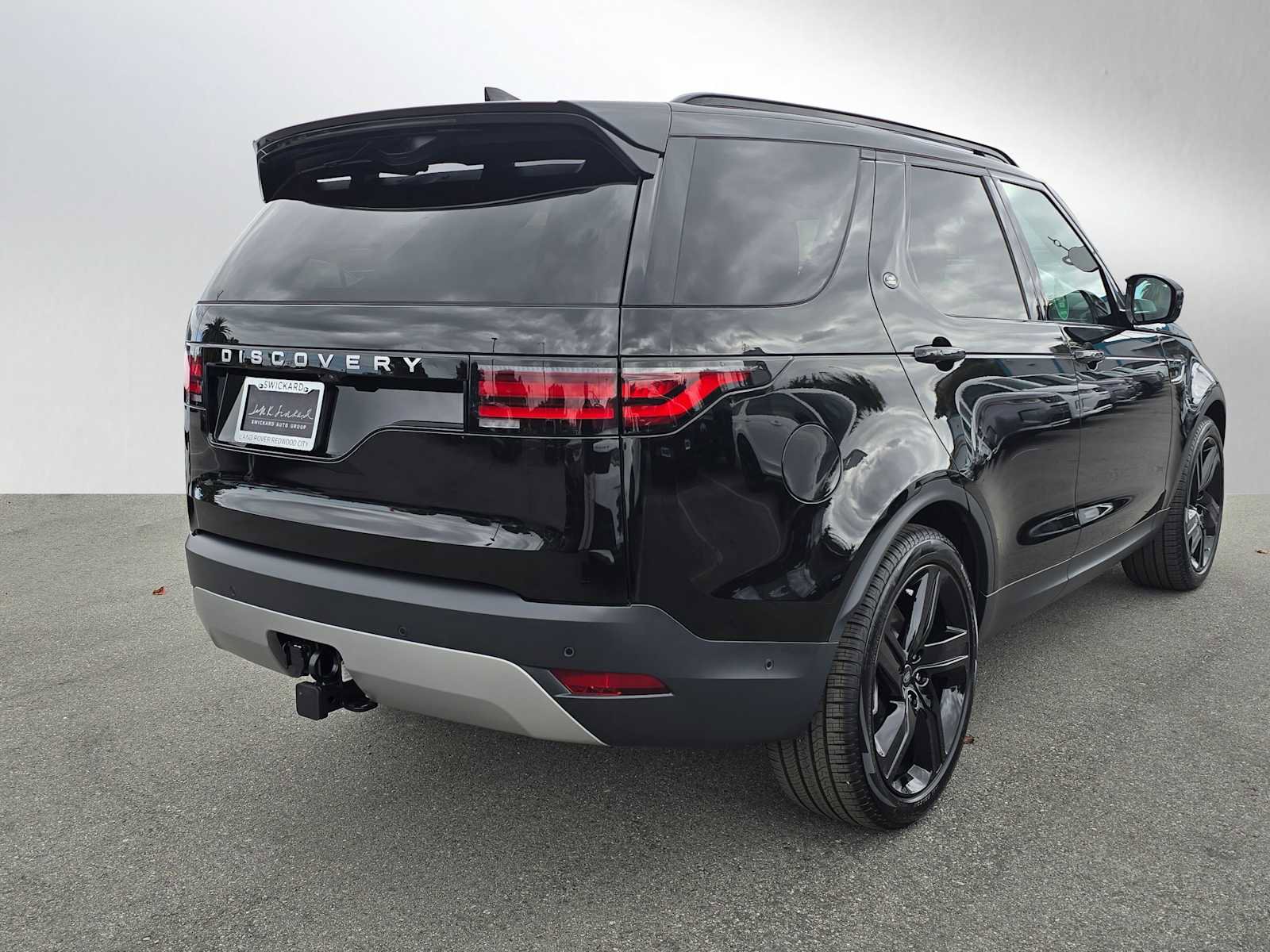 New 2025 Land Rover Discovery S image 5