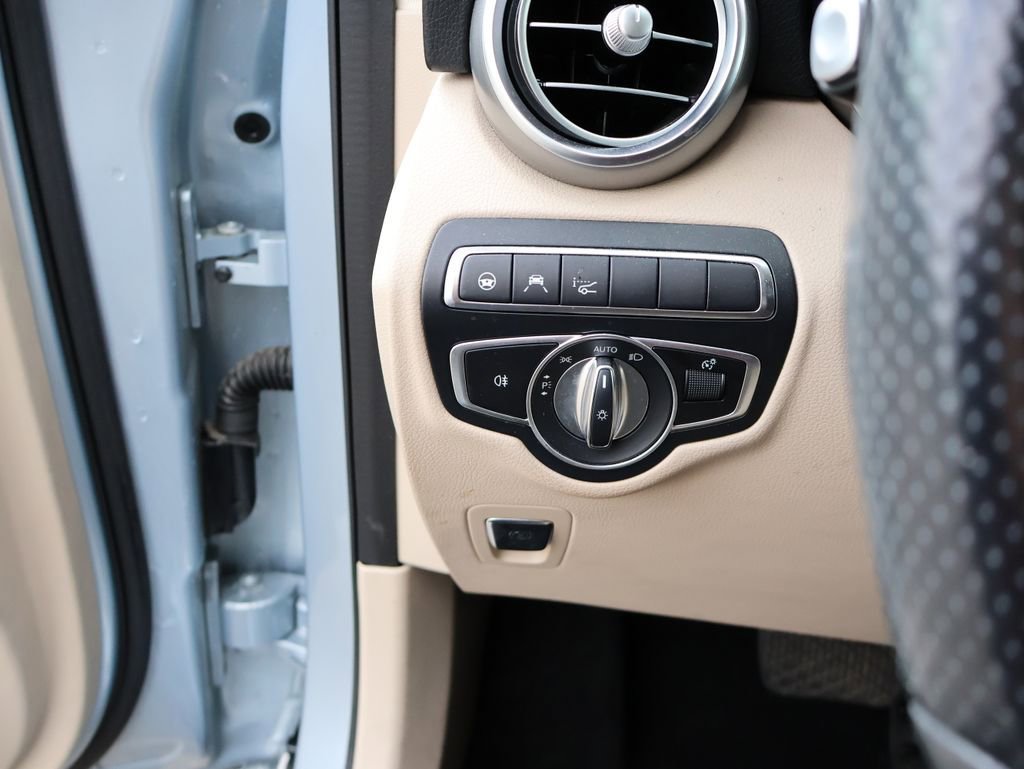 Used 2018 Mercedes-Benz GLC 300 4MATIC image 35