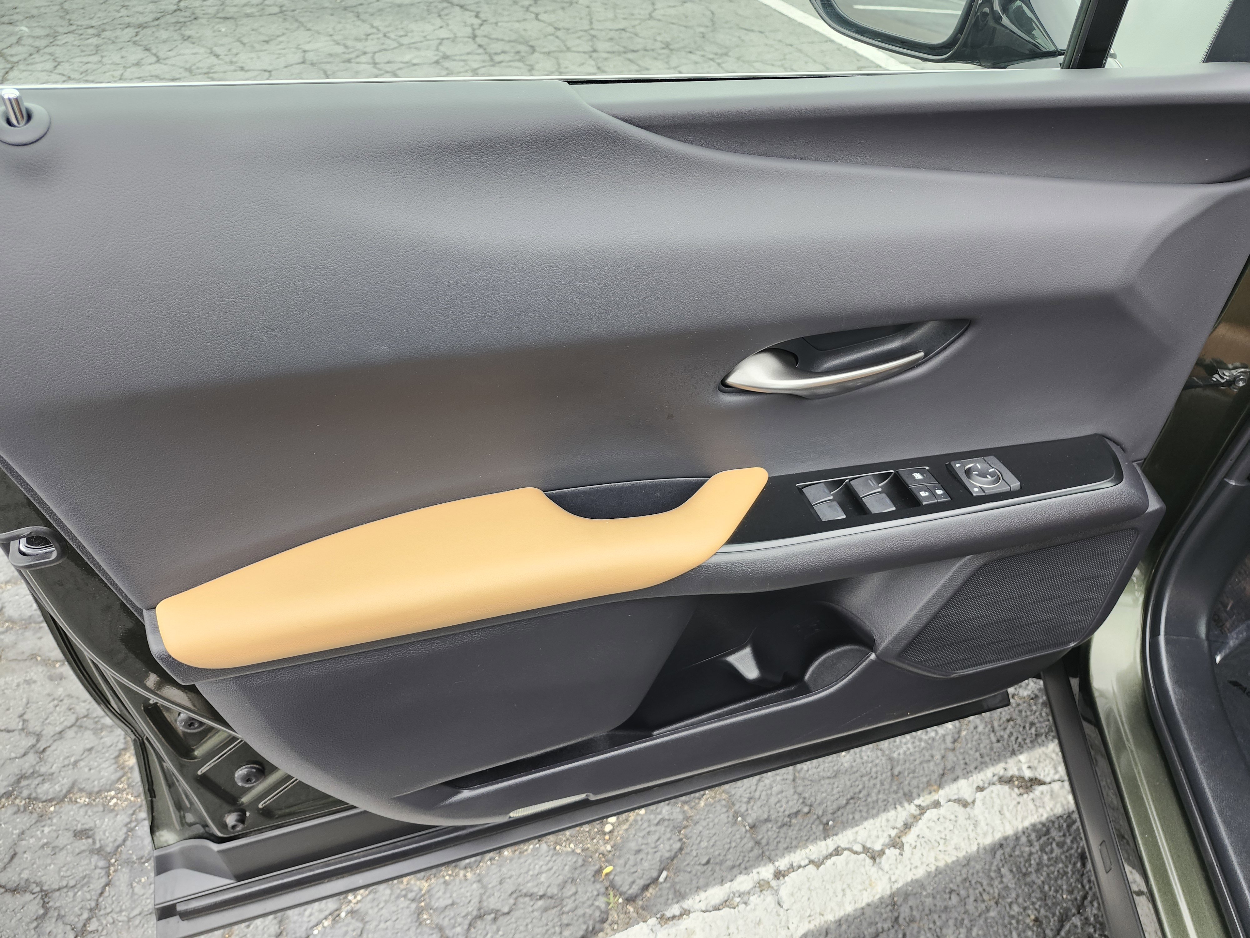 Used 2024 Lexus UX 250h AWD w/ Premium Package image 27