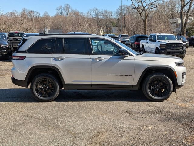 New 2026 Jeep Grand Cherokee Laredo AWD/4WD image 2