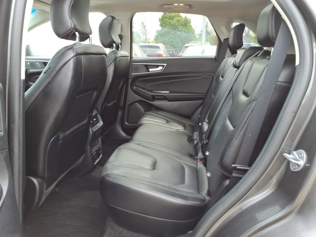 Used 2019 Ford Edge Titanium w/ Equipment Group 301A AWD/4WD image 9