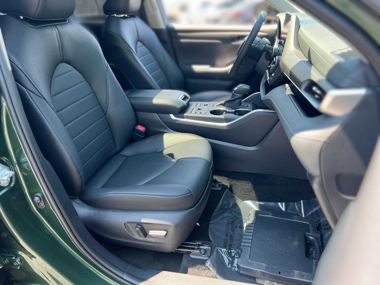 Used 2024 Toyota Highlander XLE AWD/4WD image 27