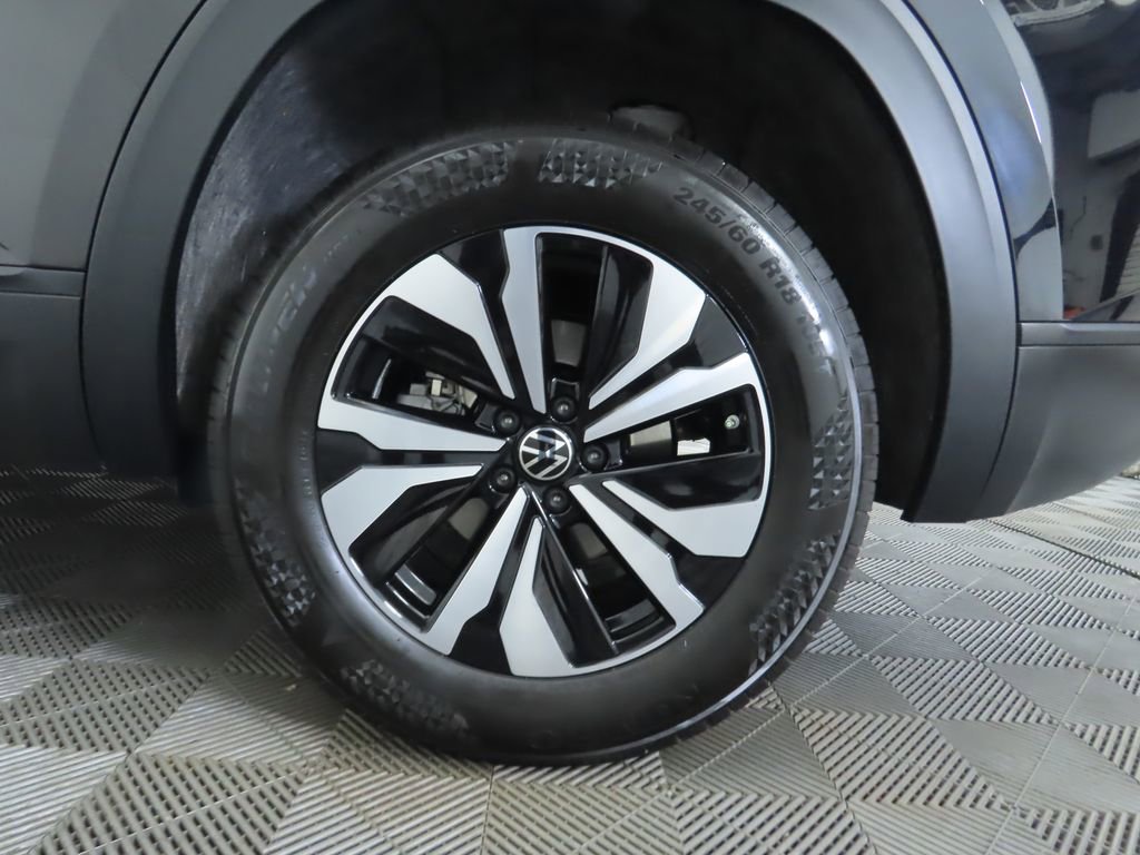 Used 2025 Volkswagen Atlas Cross Sport SE image 31